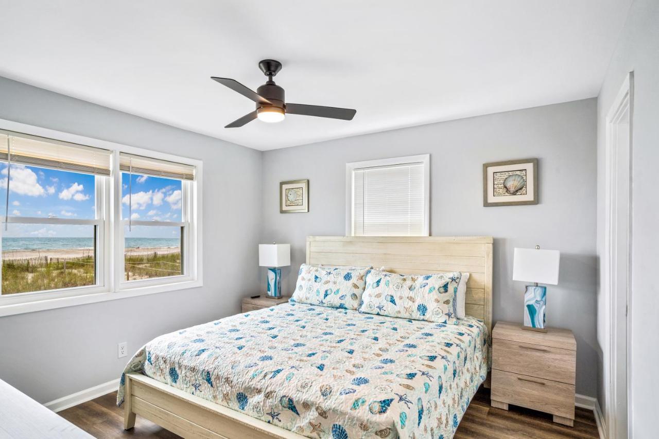 Ocean Daze - Sleeps 22, Direct Oceanfront, Renovated May 2022 Villa Holden Beach Exterior foto